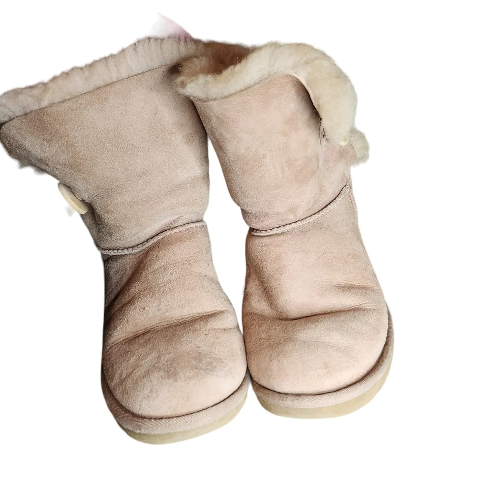 UGG Women's Tan Slip-On Leatherand Genuine Sheepskin Boots Size 6